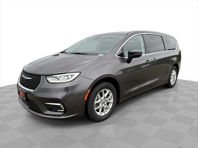 2023 Chrysler Pacifica Touring L for sale in Watertown, WI