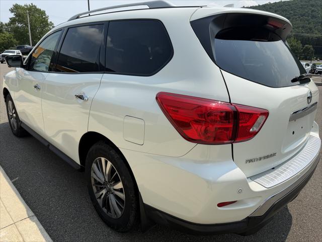 2019 Nissan Pathfinder SL 2019 Nissan Pathfinder SL