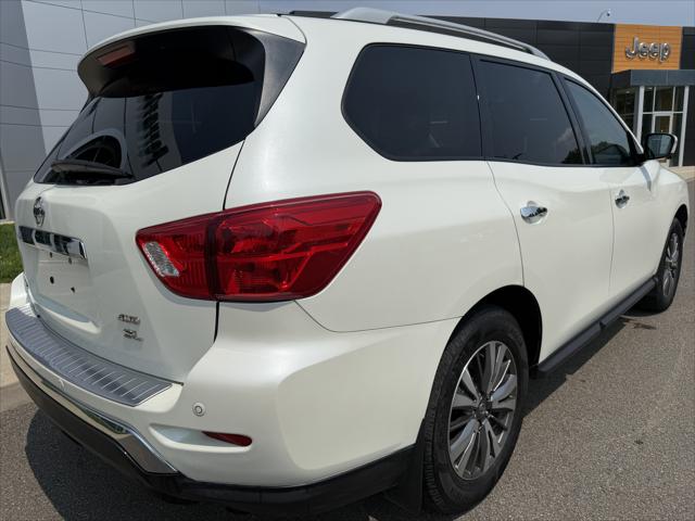 2019 Nissan Pathfinder SL 2019 Nissan Pathfinder SL