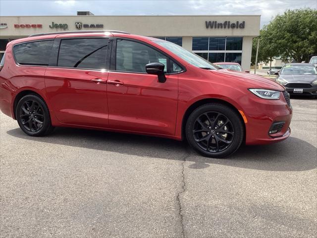 2025 Chrysler Pacifica Limited for sale in Winfield, KS