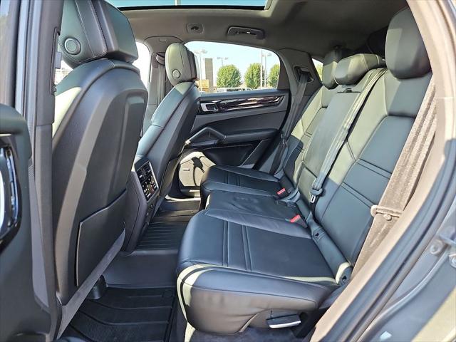 2021 Porsche Cayenne BASE