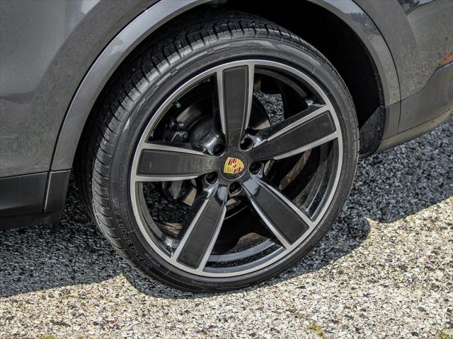 2021 Porsche Cayenne BASE