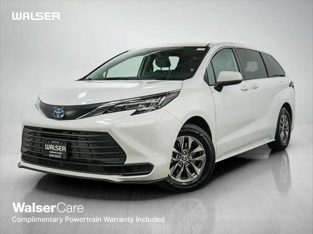 2021 Toyota Sienna LE for sale in Burnsville, MN