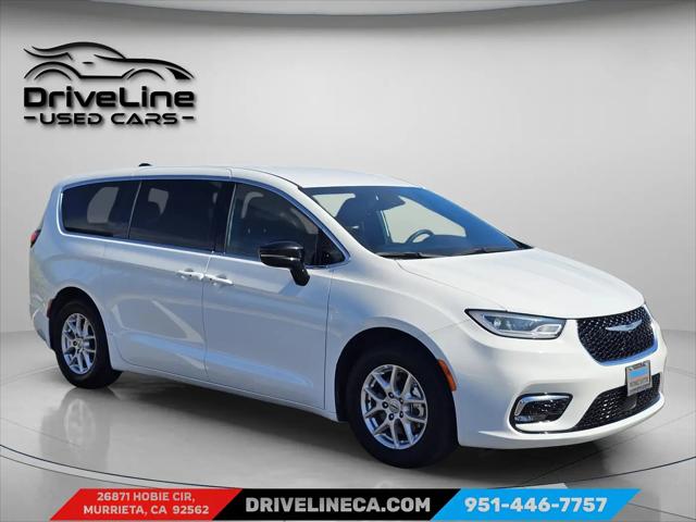 2025 Chrysler Pacifica Select