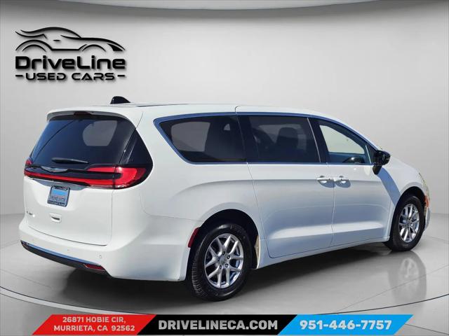 2025 Chrysler Pacifica Select