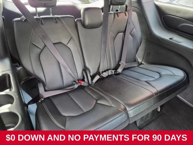 2025 Chrysler Pacifica Select