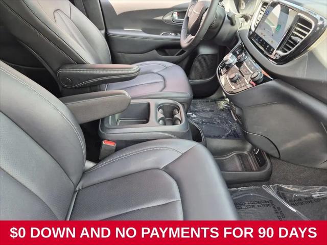 2025 Chrysler Pacifica Select