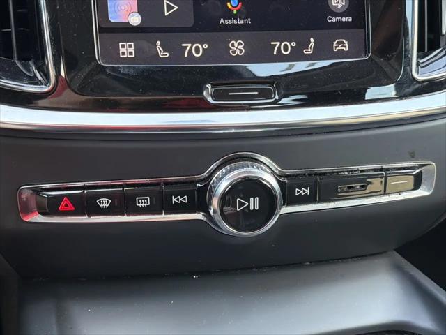 2024 Volvo S60 B5 Core Dark Theme