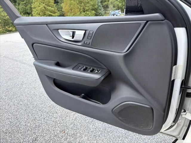 2024 Volvo S60 B5 Core Dark Theme