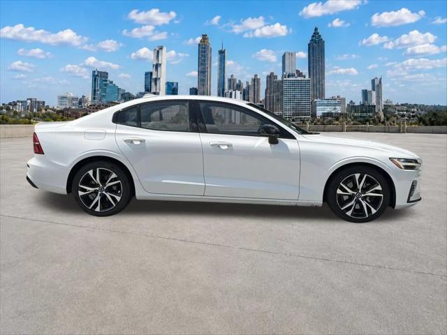 2024 Volvo S60 B5 Core Dark Theme