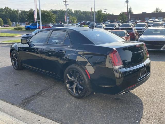 2021 Chrysler 300 Touring