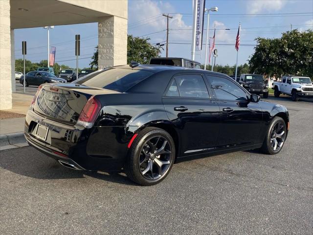 2021 Chrysler 300 Touring