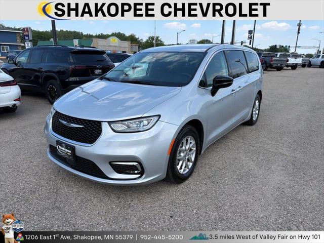 2024 Chrysler Pacifica Touring L for sale in Shakopee, MN