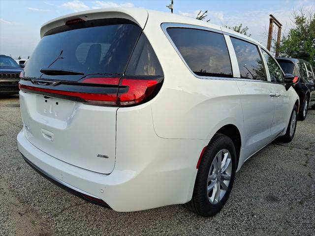 2027 Chrysler Pacifica Select AWD