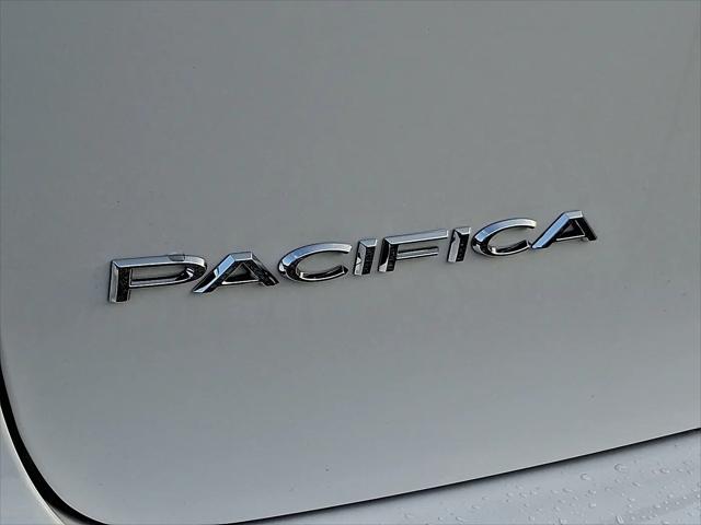 2027 Chrysler Pacifica Select AWD