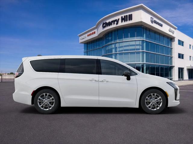 2027 Chrysler Pacifica Select AWD