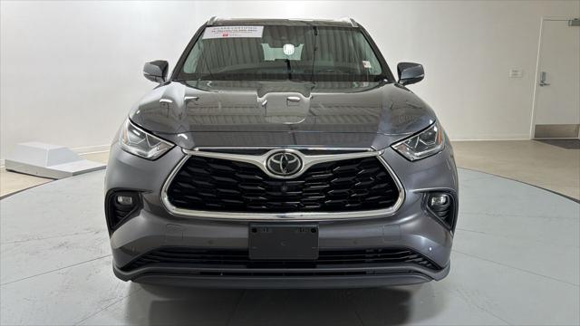 Certified Used 2020 MAGNETIC GRAY MET. Toyota  image 2