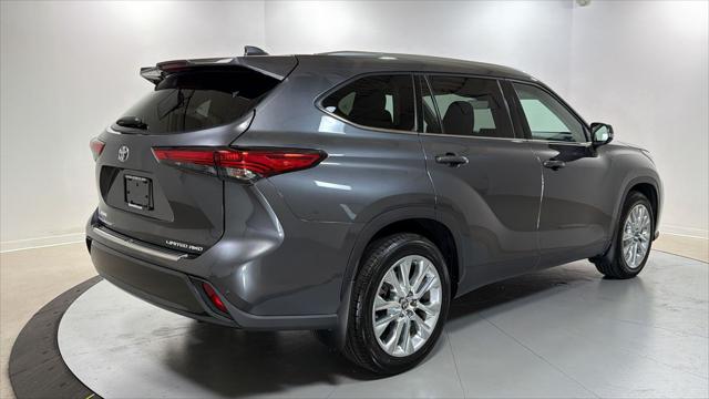 Certified Used 2020 MAGNETIC GRAY MET. Toyota  image 5