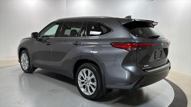 Certified Used 2020 MAGNETIC GRAY MET. Toyota  image 7