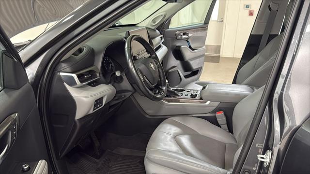 Certified Used 2020 MAGNETIC GRAY MET. Toyota  image 12