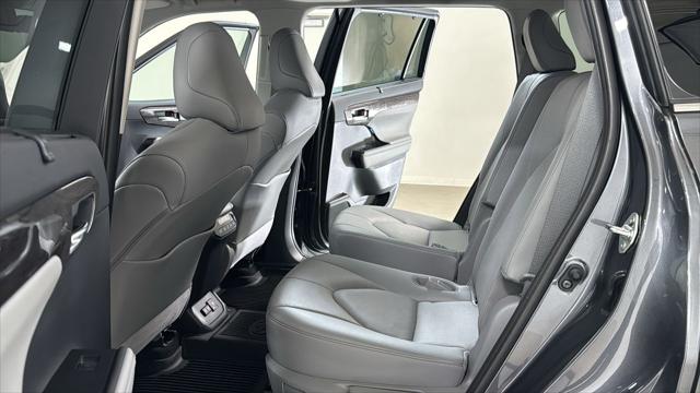 Certified Used 2020 MAGNETIC GRAY MET. Toyota  image 15