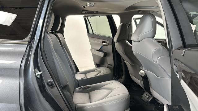 Certified Used 2020 MAGNETIC GRAY MET. Toyota  image 18