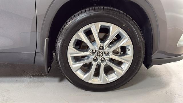 Certified Used 2020 MAGNETIC GRAY MET. Toyota  image 22