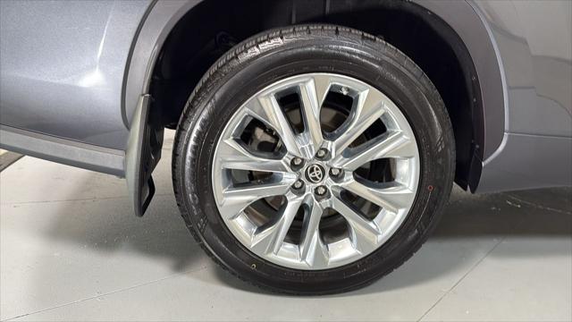 Certified Used 2020 MAGNETIC GRAY MET. Toyota  image 23
