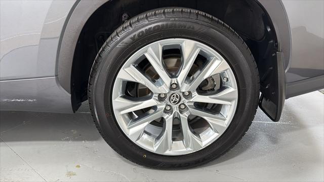 Certified Used 2020 MAGNETIC GRAY MET. Toyota  image 24