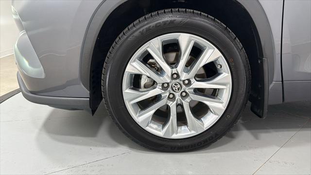 Certified Used 2020 MAGNETIC GRAY MET. Toyota  image 25
