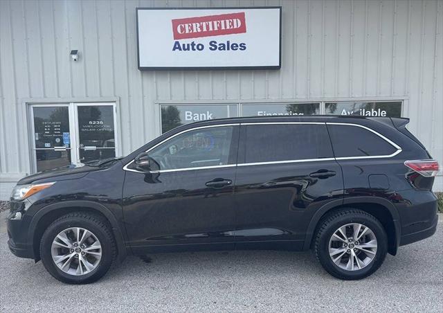 2016 Toyota Highlander LE Plus V6 for sale in Des Moines, IA