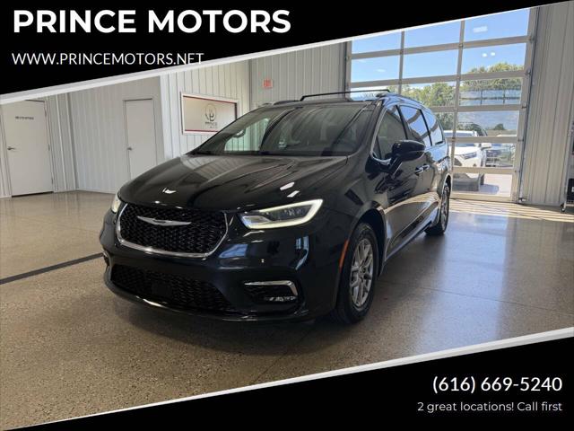 2022 Chrysler Pacifica Touring for sale in Hudsonville, MI
