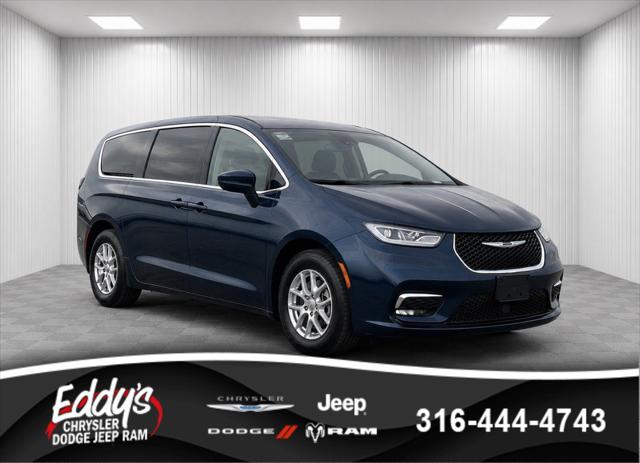 2023 Chrysler Pacifica Touring L for sale in Wichita, KS