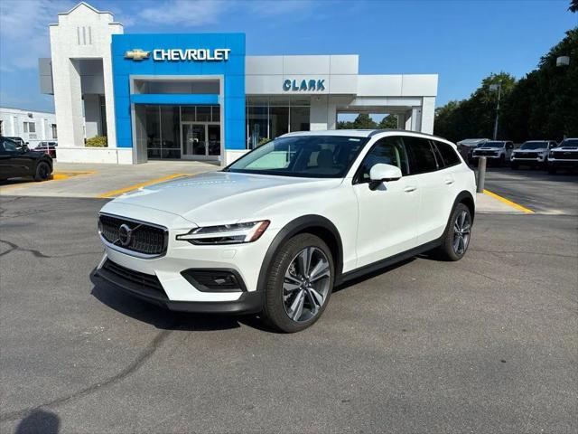2026 Volvo V60 Cross Country Plus, B5 AWD Gas (mild hybrid) for sale in PINEHURST, NC