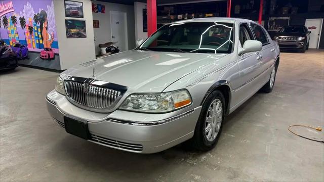 2011 Lincoln Town Car Signature Limited for sale in Shelby Township, MI