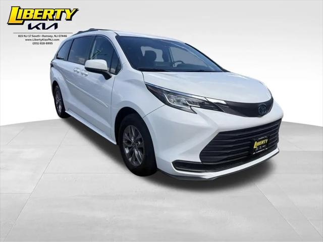 2022 Toyota Sienna LE for sale in Ramsey, NJ
