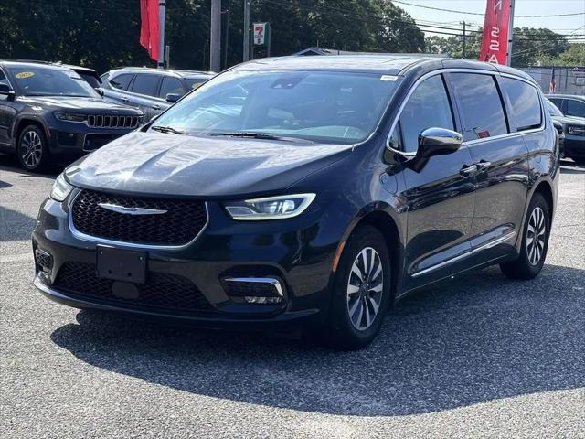 2023 Chrysler Pacifica Hybrid Limited for sale in PATCHOGUE, NY