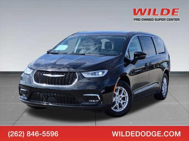 2024 Chrysler Pacifica Touring L for sale in Waukesha, WI