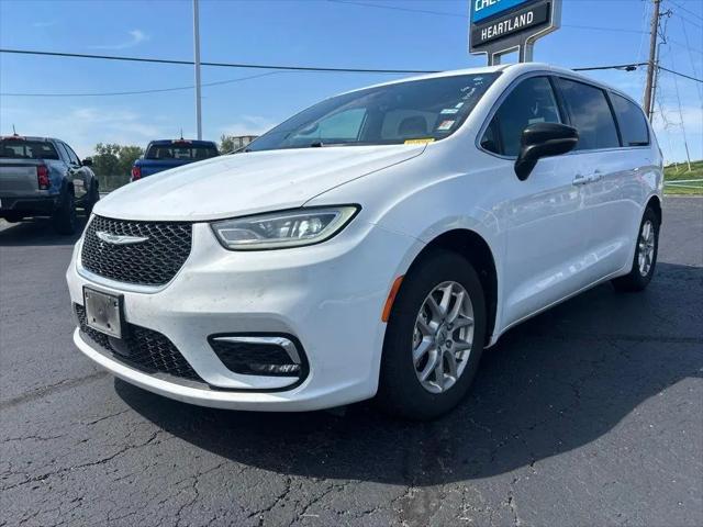 2025 Chrysler Pacifica Select for sale in Liberty, MO