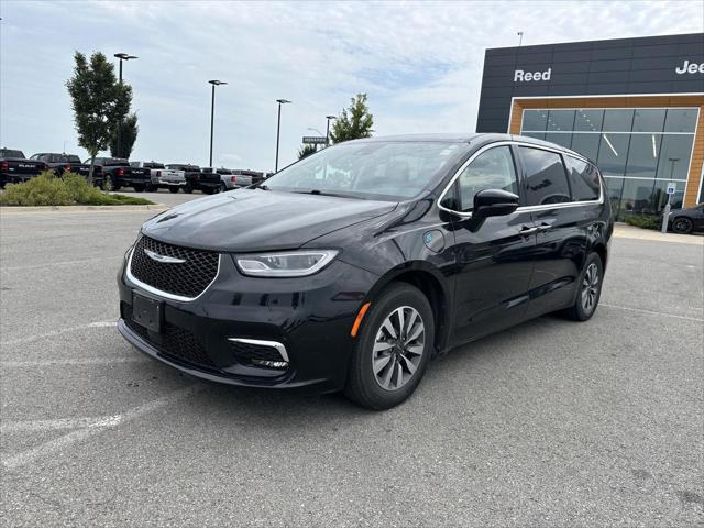 2024 Chrysler Pacifica Hybrid Select for sale in Saint Joseph, MO