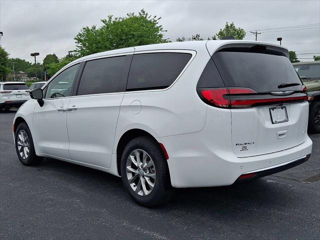 2026 Chrysler Pacifica Select AWD