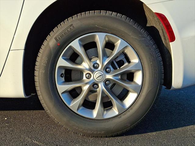 2026 Chrysler Pacifica Select AWD