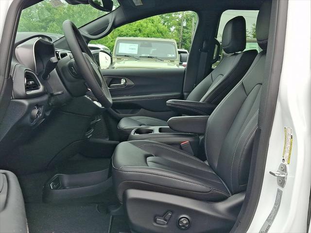 2026 Chrysler Pacifica Select AWD