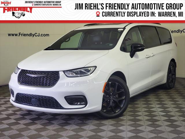 2025 Chrysler Pacifica Limited for sale in Warren, MI