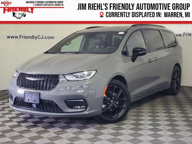 2025 Chrysler Pacifica Limited for sale in Warren, MI