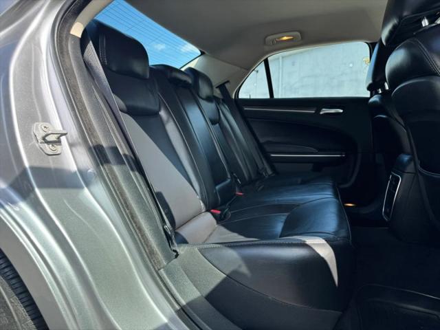 2017 Chrysler 300 Limited