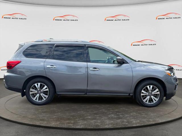 2017 Nissan Pathfinder SL