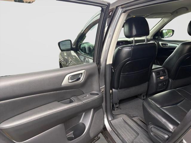 2017 Nissan Pathfinder SL