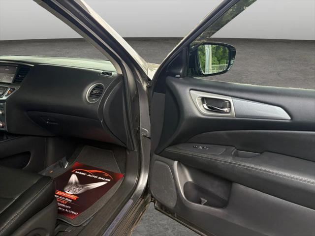 2017 Nissan Pathfinder SL