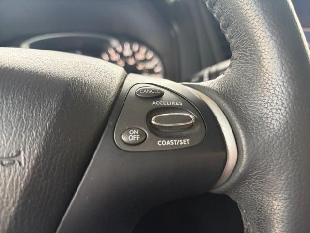 2017 Nissan Pathfinder SL